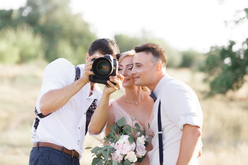 Cat costa un fotograf de nunta